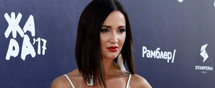 Ольга Бузова проигнорировала церемонию открытия салона красоты сестры Анны